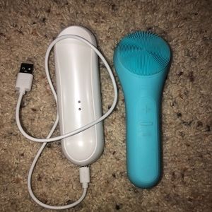 Silicone Facial Scrubber